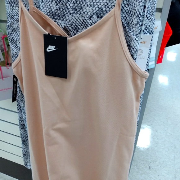 Women's Nike dress - Picture 1 of 3